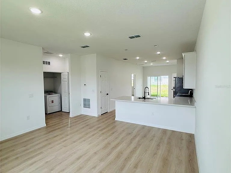 602 Desmoines Ct — Photo 4