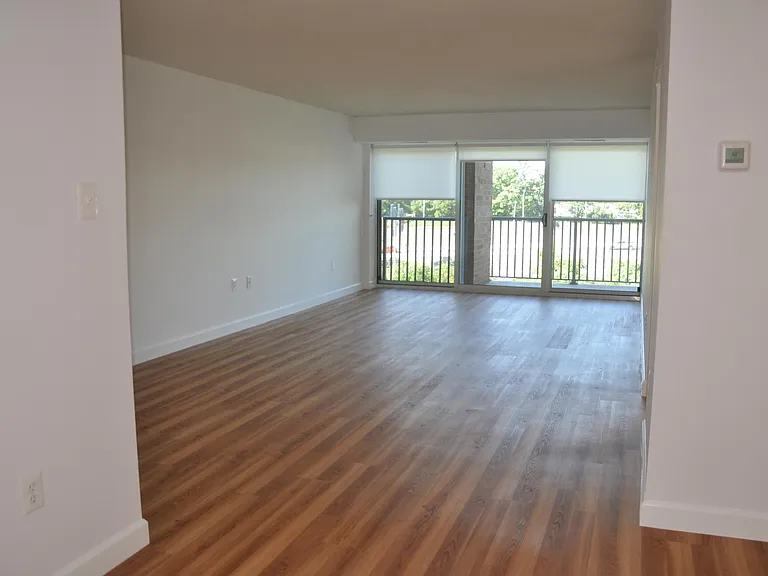 1300 Army Navy Dr #826 — Photo 4