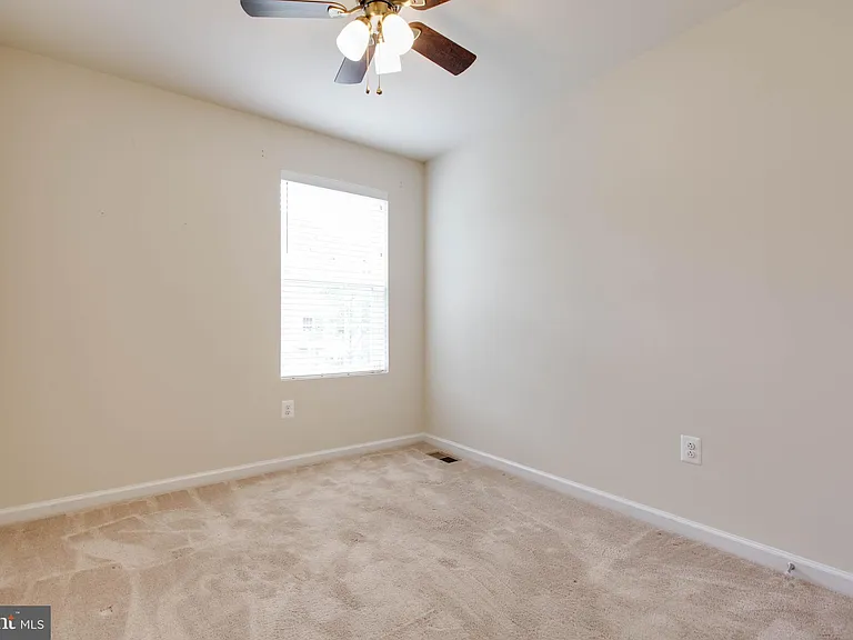 1022 Linden Dr — Photo 33