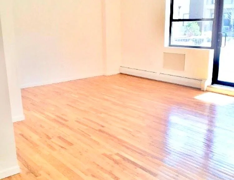 44 Hilton Ave #D1 — Photo 2