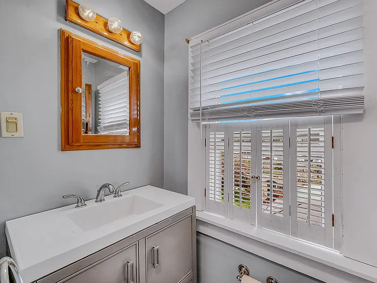 990 Scott St — Photo 16