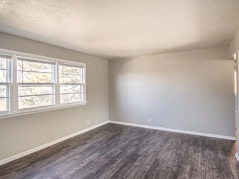 505 Wilshire Dr #12 — Photo 9