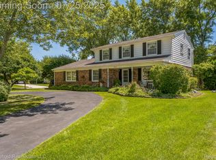 25819 Branchaster Rd, Farmington Hills, MI 48336