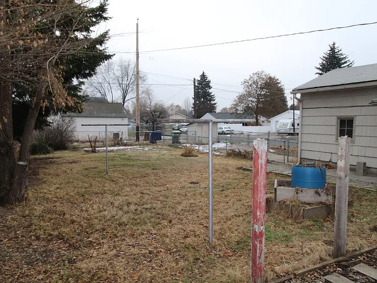 1204 E Bismark Ave — Photo 14