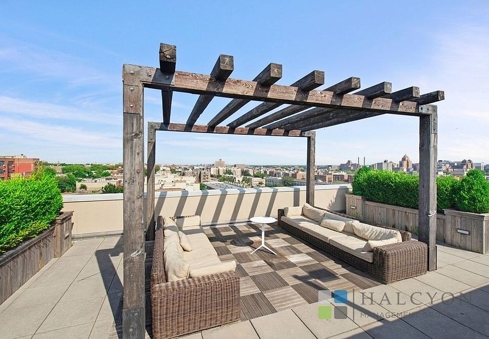 1st image of 301 Sullivan Pl APT 6J