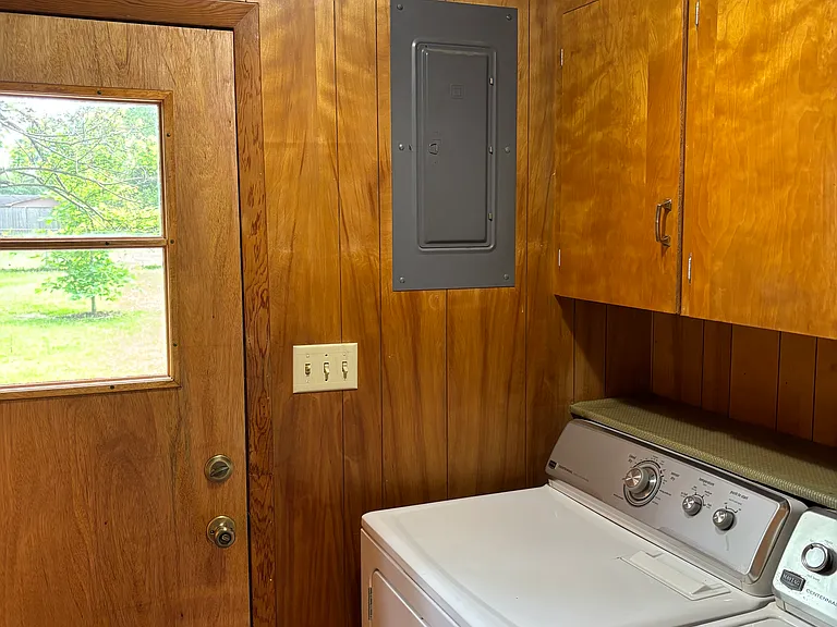 207 Courtland Cir — Photo 16