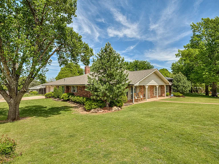 801 Rock Hollow Rd — Photo 2