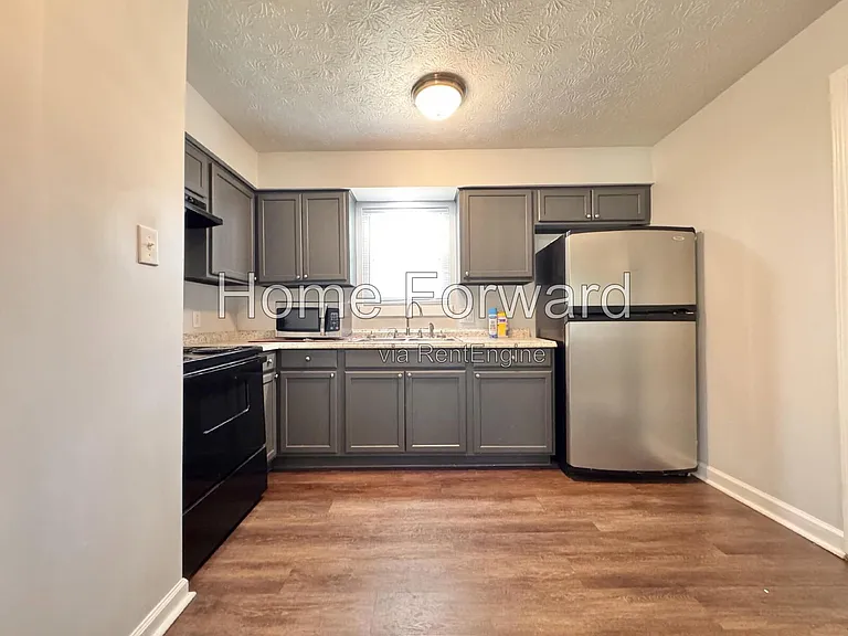 122 Estonia Dr — Photo 5