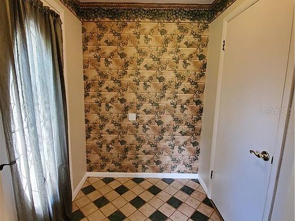 5th image of 1301 Magdalene Ct E