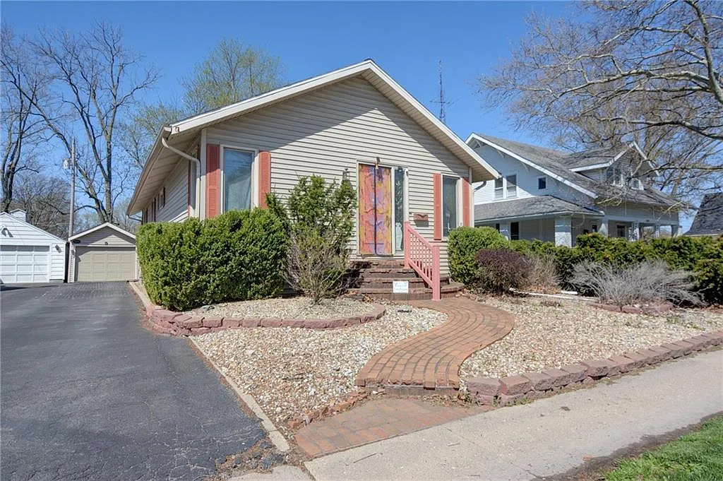 509 S Vine St photo 1