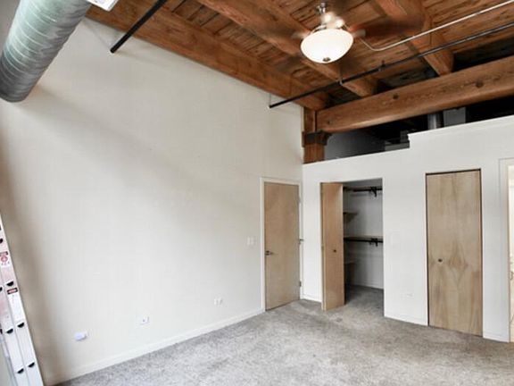 3rd image of 703 W Jackson Blvd #304