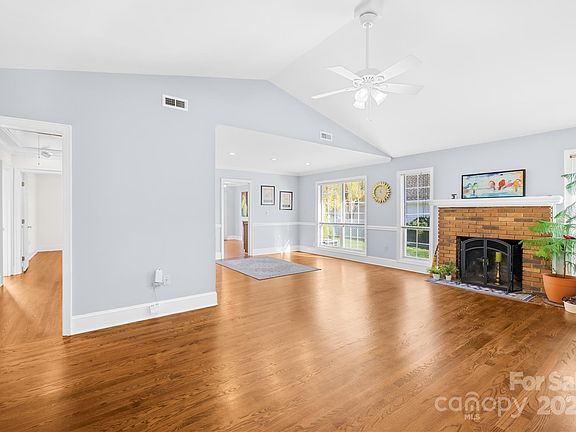 5th image of 338 Mulberry Village Ln
