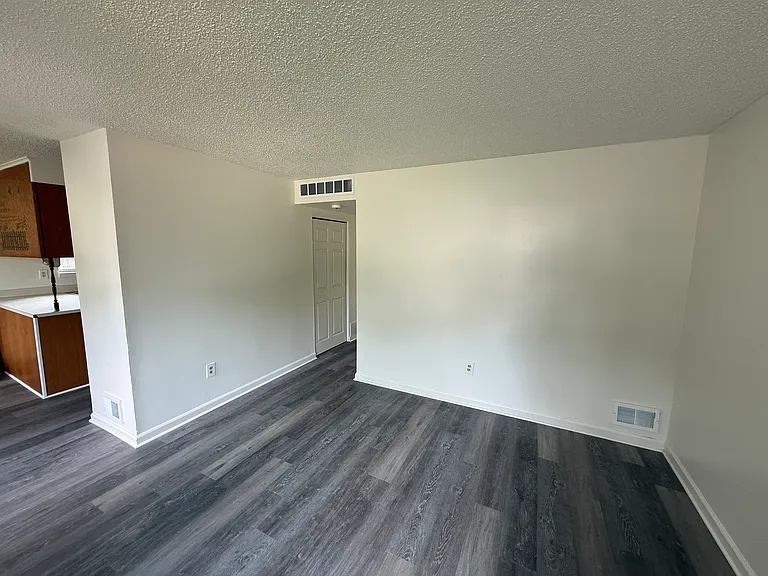 20748 Woodward St — Photo 5