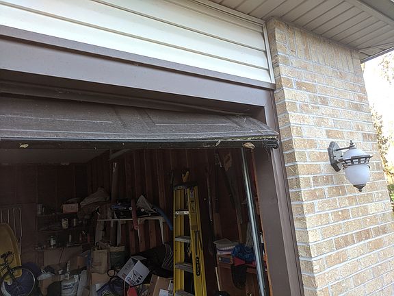 3rd image of 49 Bending Oak Dr