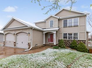 1808 Cobblestone Dr, Muscatine, IA 52761
