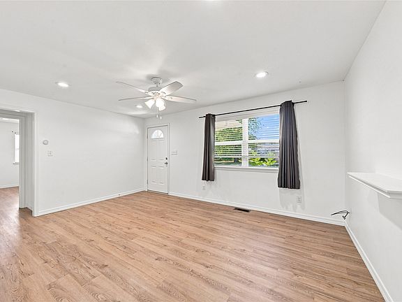 4th image of 909 S Liberty Ave