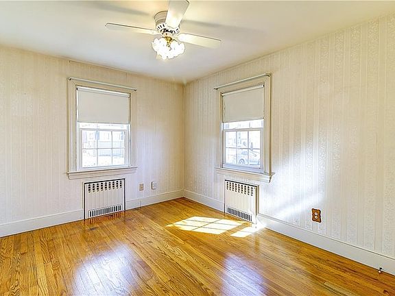 5th image of 52 Vineyard Ave