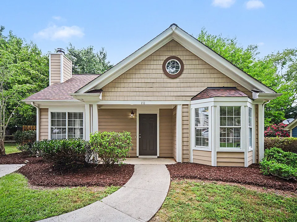 111 Foxglove Dr