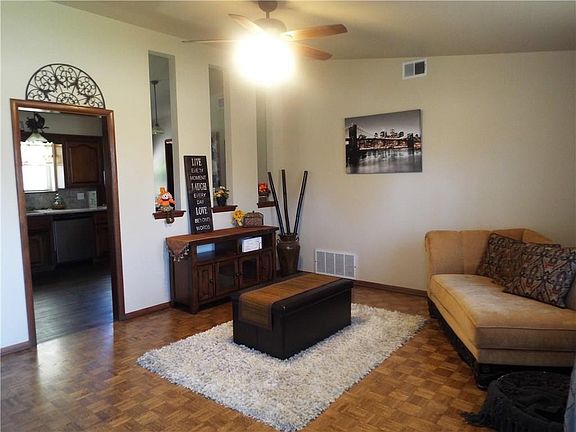 4th image of 3613 Vickie Dr