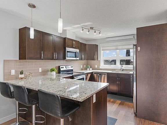 3rd image of 230 W Covecreek Cir NE