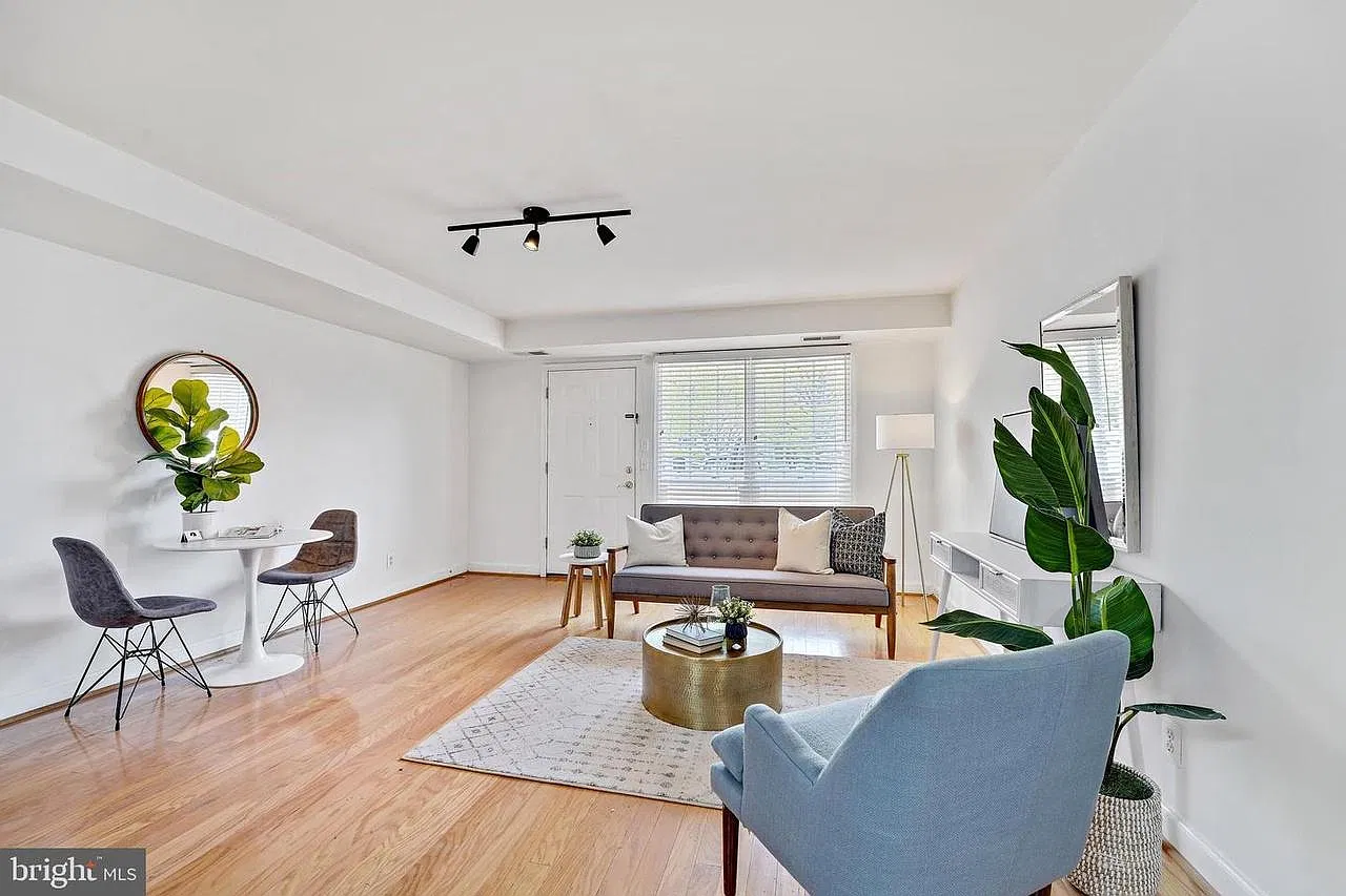 1 bed, 765 sqft, $2,210 — Photo 2