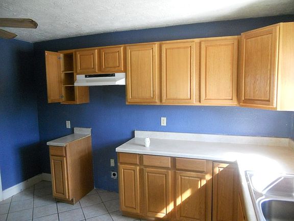 5th image of 2601 Hillcrest Dr