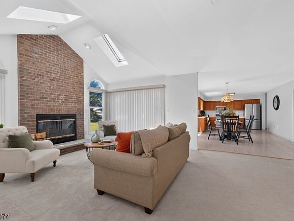 3rd image of 18 Cornell Trl