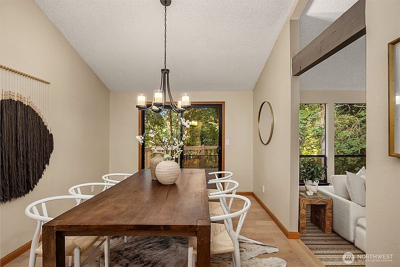 5th image of 12112 SE 46th Pl