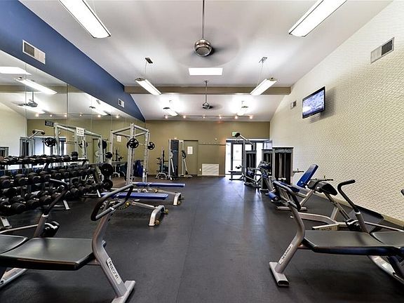 4th image of 5530 Owensmouth Ave APT 214