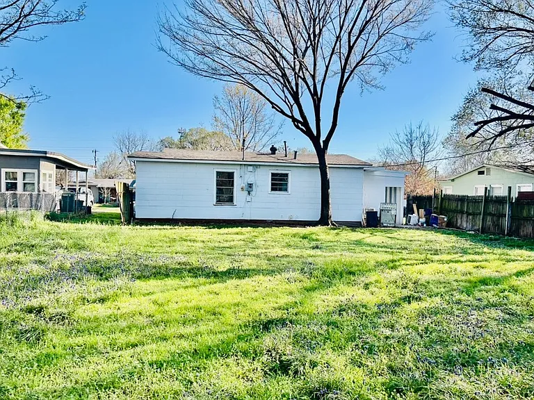 617 Jane Ln — Photo 13
