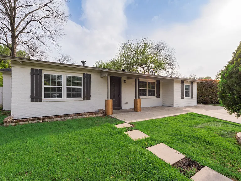1104 Belvedere Dr — Photo 1