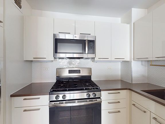 5th image of 220 E 63rd St APT 10D