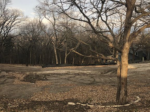 3rd image of 21803 Hillandale Rd