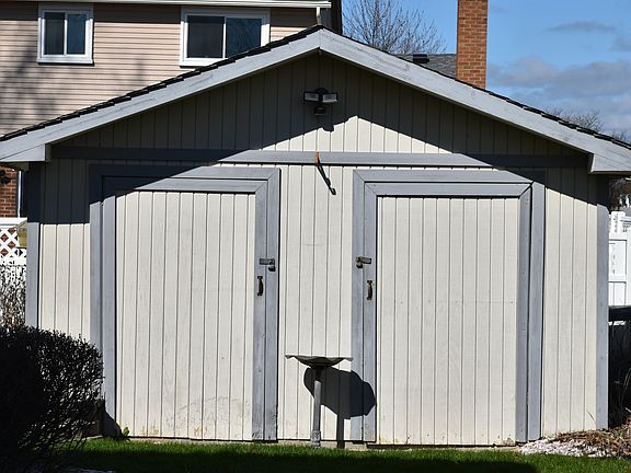 2nd image of 38157 Lincolndale Dr