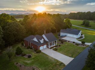 1604 Banchory Cir, Walhalla, SC 29691