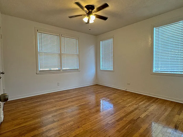 514 W Rusk St — Photo 9