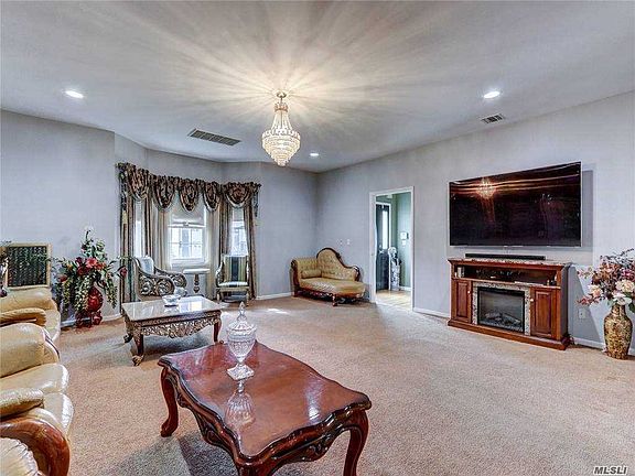 2nd image of 2727 Nira Ave