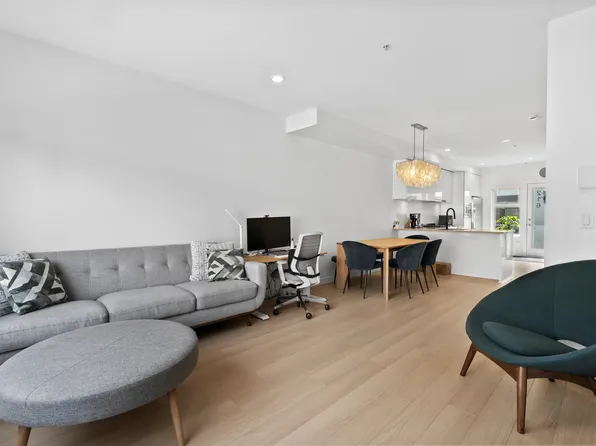 455 E 16th Ave #216, Vancouver, BC V5T 2T8