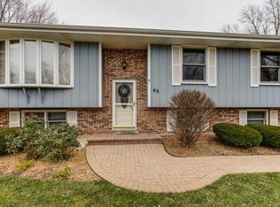 63 Witchwood Ln, Lindenhurst, IL 60046