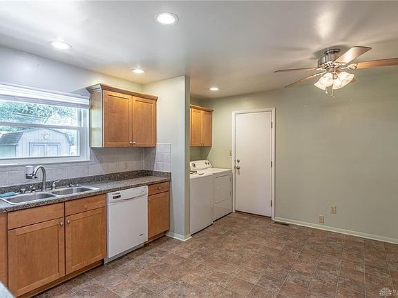 5th image of 608 San Bernardino Trl