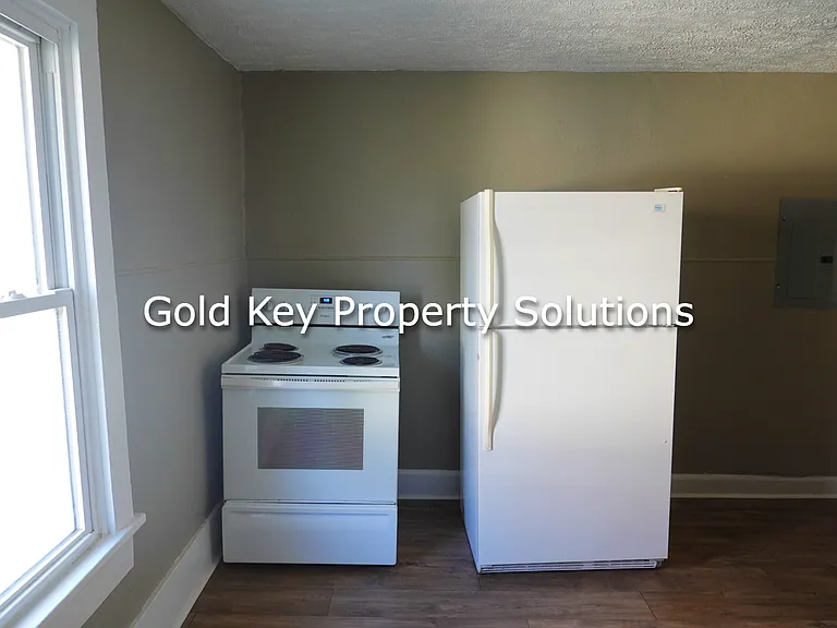 2233 E Lynn Street — Photo 25