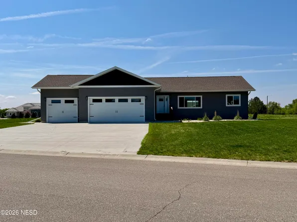 704 Valley View Cir, Milbank, SD 57252