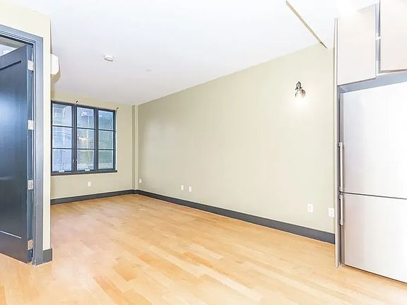 4th image of 82 Jefferson St #5C