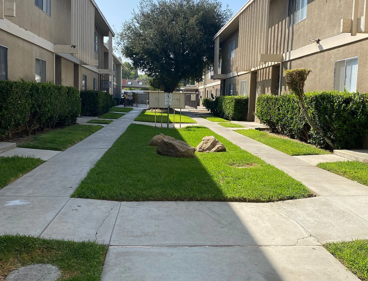 Magnolia Court — Photo 2