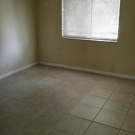 4th image of 1476 The Pointe Dr