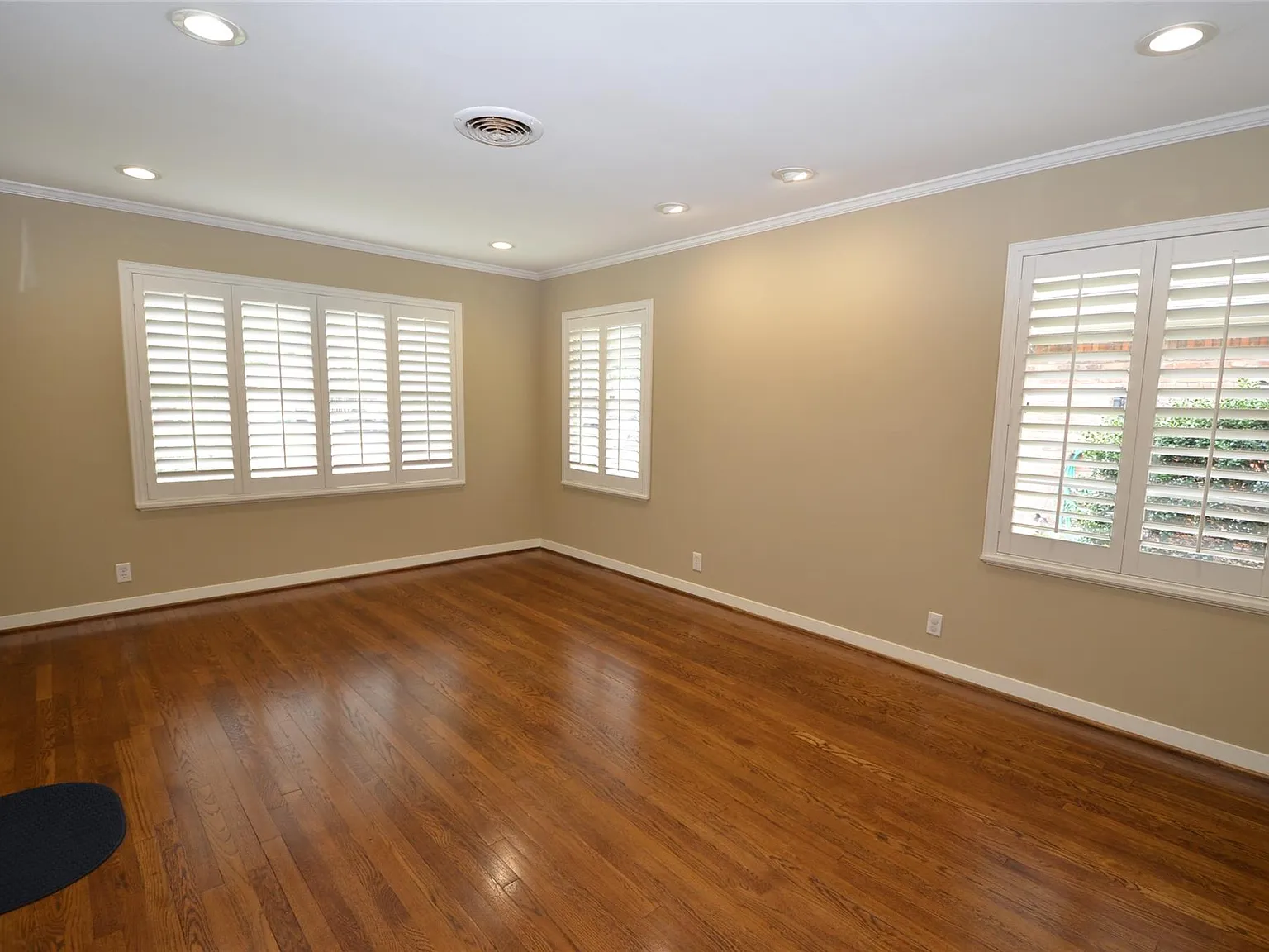 4 bed, 2.0 bath, 1710 sqft, $2,600 — Photo 4
