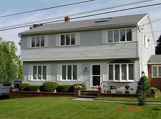 45 Knollwood Dr, Woonsocket, RI 02895