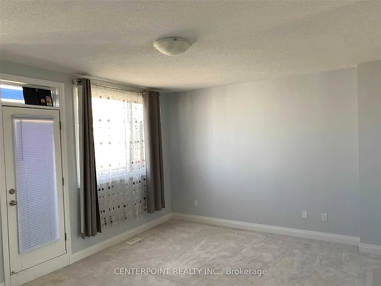 8 McClarys Way — Photo 14