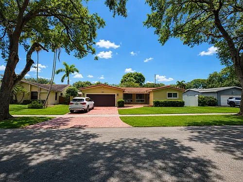 8907 SW 49th Ct Photo 1
