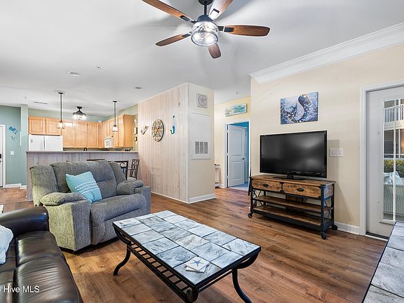 4th image of 270 Woodlands Way Unit 2